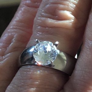 Gorgeous women’s engagement/ wedding band